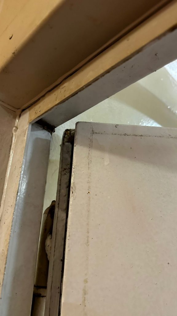 c9b558bfcf5fb647267875d97be751f