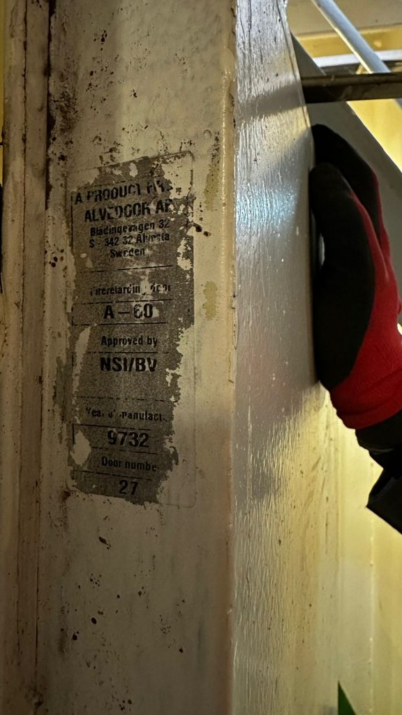 e4964f41db4c71d5c68a5a54c893275